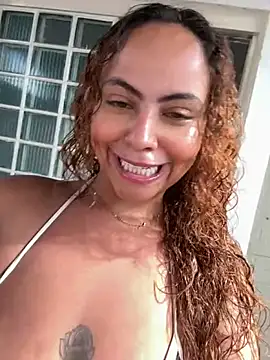 Snapshot of Chloe_Leaozinho chatting on 11.02.25 Chloe Leaozinho online show from 11.02.25