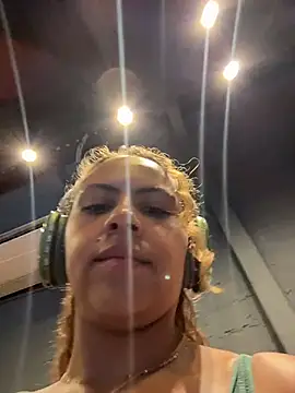 Chloe Leaozinho online show from 02.22.26