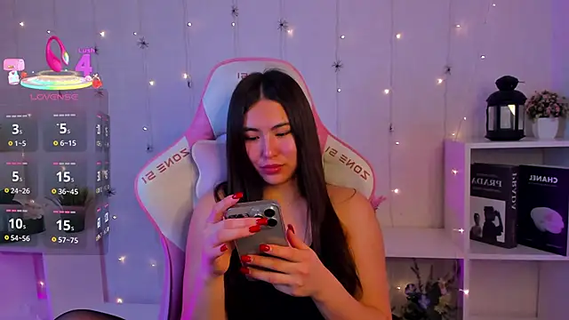 Snapshot of Megan_Williamms chatting on 11.04.25 Megan Williamms online show from 11.04.25