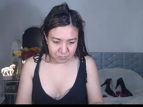 stellahugeX online show from 10.26.25