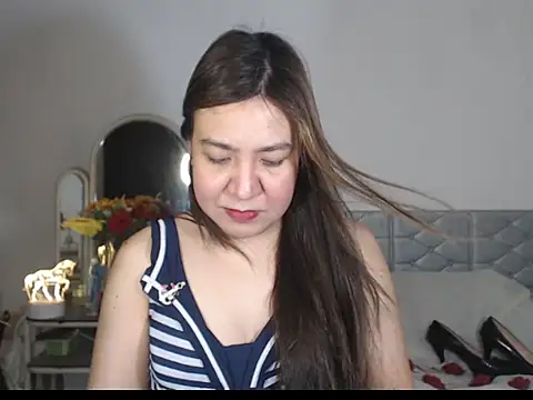 stellahugeX online show from 12.05.25