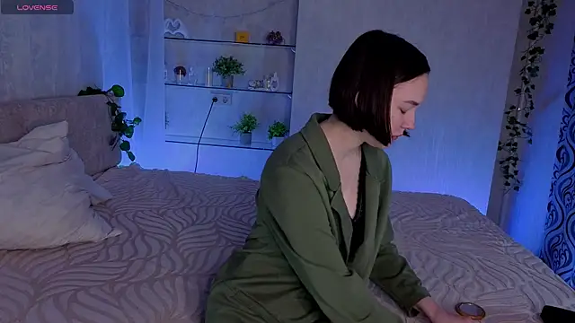 Snapshot of LoisBasil chatting on 11.07.25 LoisBasil online show from 11.07.25