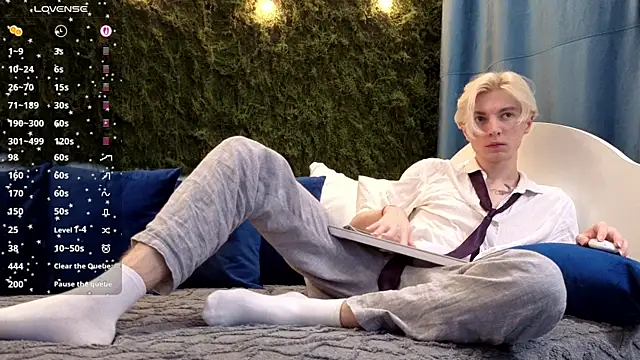 fiachand online show from 11.21.25