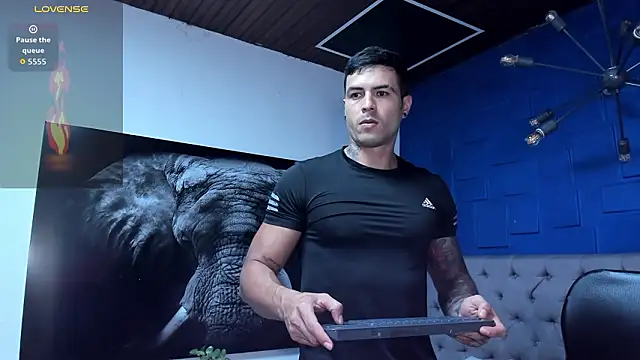 Snapshot of andres-clark92 chatting on 02.27.26 andres-clark92 online show from 02.27.26