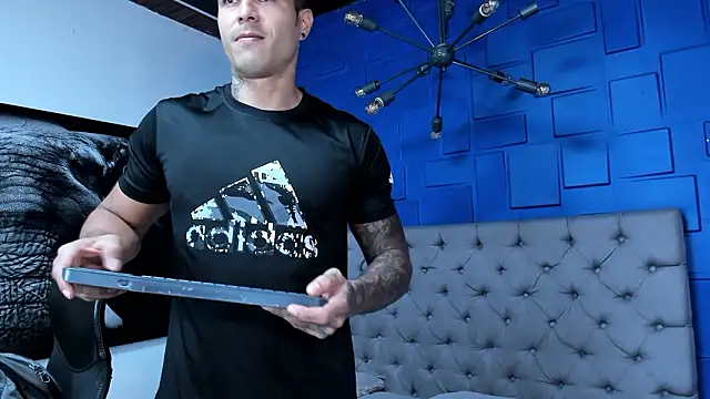 Snapshot of andres-clark92 chatting on 02.28.26 andres-clark92 online show from 02.28.26