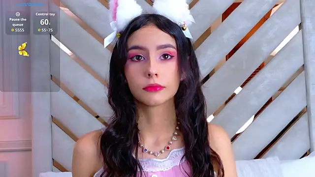 Snapshot of Sarah-Grace chatting on 10.29.25 Sarah-Grace online show from 10.29.25