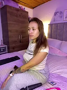 Snapshot of juliana-mancini chatting on 10.06.25 juliana-mancini online show from 10.06.25