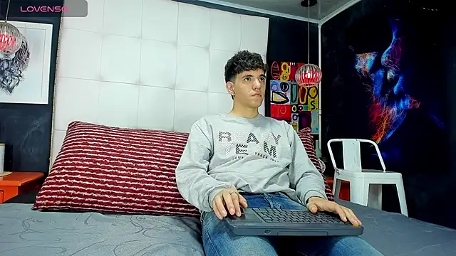 Matteo12  online show from 09.13.25