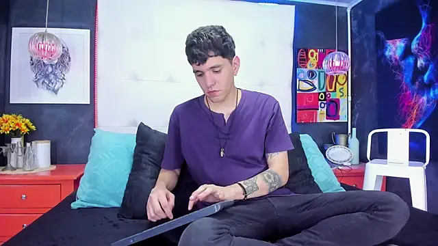 Matteo12  online show from 10.21.25