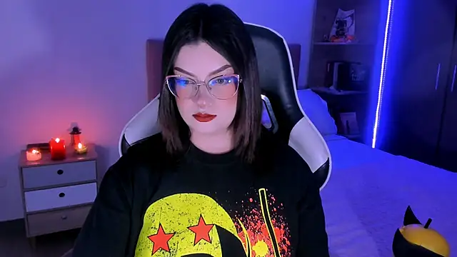 OphelianaRose33 online show from 11.24.25