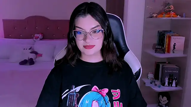 OphelianaRose33 online show from 12.19.25