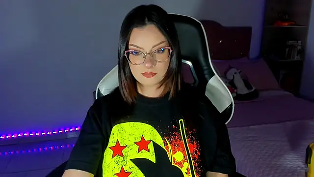 OphelianaRose33 online show from 05.15.26