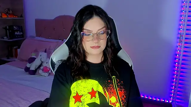 OphelianaRose33 online show from 05.25.26