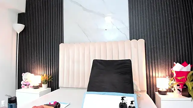 Samantha Claus online show from 11.25.25