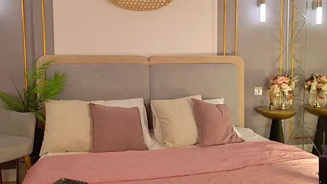 LanaElise online show from 11.23.25