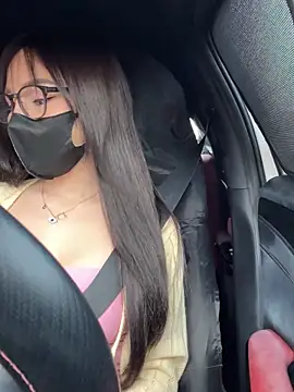 Linh 2004 online show from 09.17.25