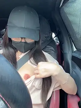 Linh 2004 online show from 09.18.25