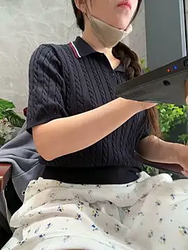 Linh 2004 online show from 03.18.26