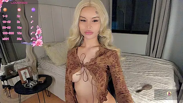 LUUVRRI 21 online show from 04.05.26