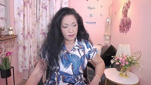 Snapshot of MyLovOne chatting on 06.27.26 MyLovOne online show from 06.27.26