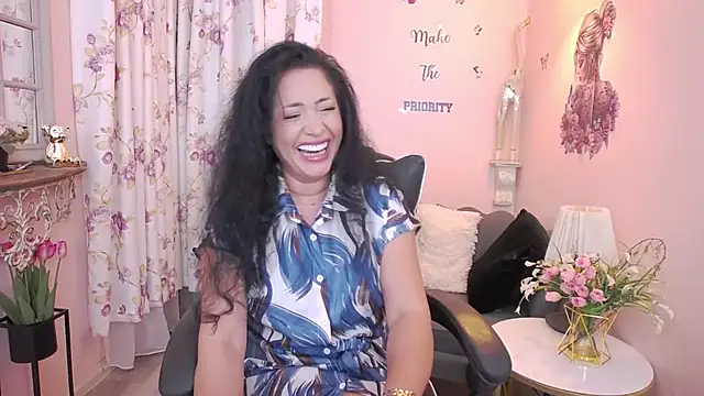 Snapshot of MyLovOne chatting on 06.27.26 MyLovOne online show from 06.27.26
