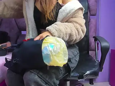 Emy Latin online show from 09.26.25