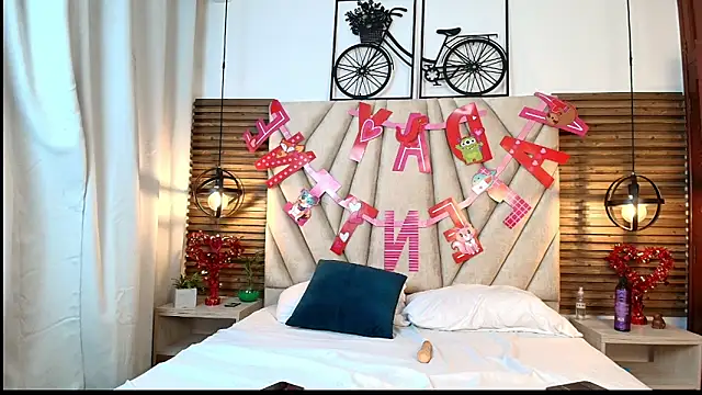 Snapshot of Cinthiabaker chatting on 09.18.25 Cinthiabaker online show from 09.18.25