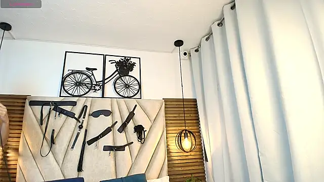 Snapshot of Cinthiabaker chatting on 11.05.25 Cinthiabaker online show from 11.05.25