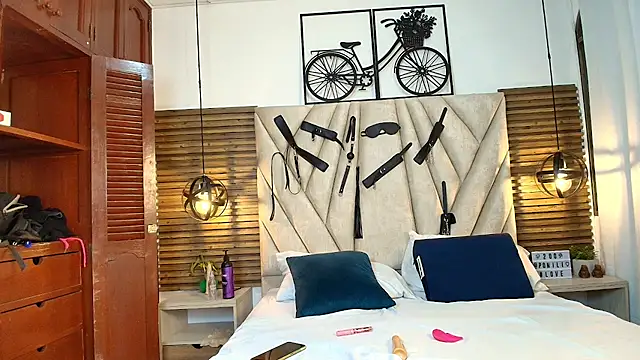 Snapshot of Cinthiabaker chatting on 11.17.25 Cinthiabaker online show from 11.17.25