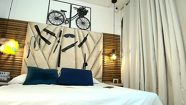 Snapshot of Cinthiabaker chatting on 11.24.25 Cinthiabaker online show from 11.24.25