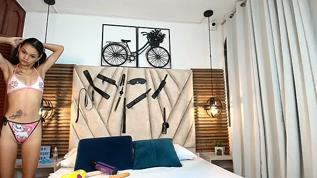 Snapshot of Cinthiabaker chatting on 11.25.25 Cinthiabaker online show from 11.25.25