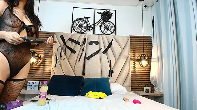 Snapshot of Cinthiabaker chatting on 11.26.25 Cinthiabaker online show from 11.26.25