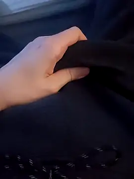 Snapshot of treefrog2025 chatting on 11.11.25 treefrog2025 online show from 11.11.25