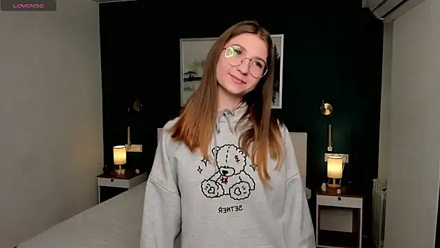 Snapshot of EditaBand chatting on 09.26.25 EditaBand online show from 09.26.25