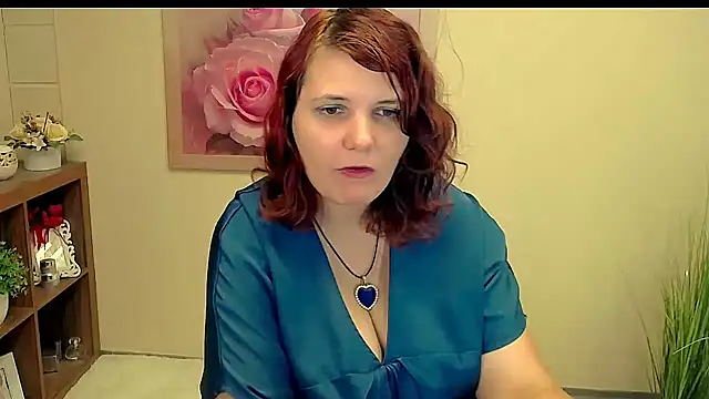 Snapshot of TwoBigSuns chatting on 09.10.25 TwoBigSuns online show from 09.10.25