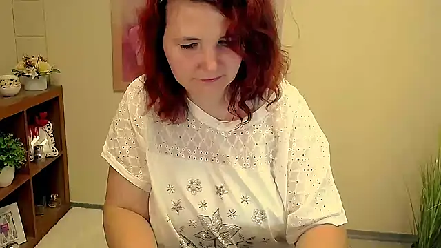 Snapshot of TwoBigSuns chatting on 09.22.25 TwoBigSuns online show from 09.22.25