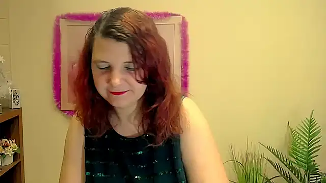 Snapshot of TwoBigSuns chatting on 12.19.25 TwoBigSuns online show from 12.19.25