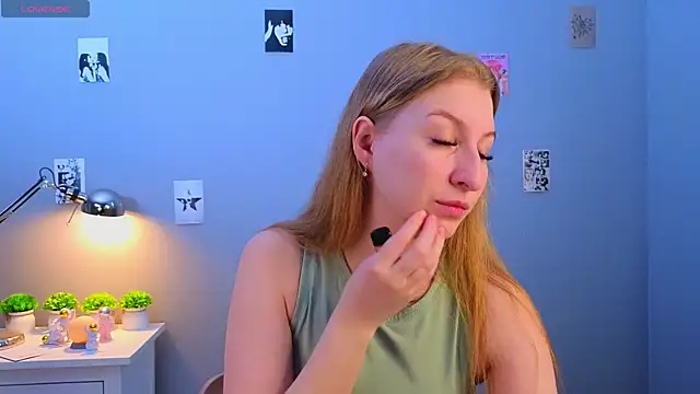 Snapshot of LorettaGladman chatting on 11.20.25 LorettaGladman online show from 11.20.25