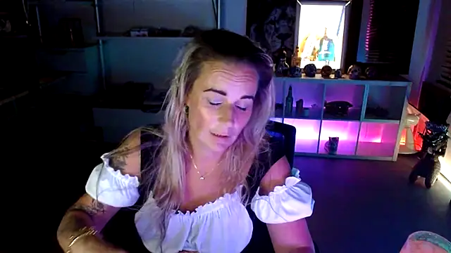 Mrs-Aurora online show from 10.10.25