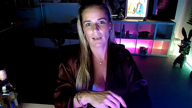 Mrs-Aurora online show from 10.16.25