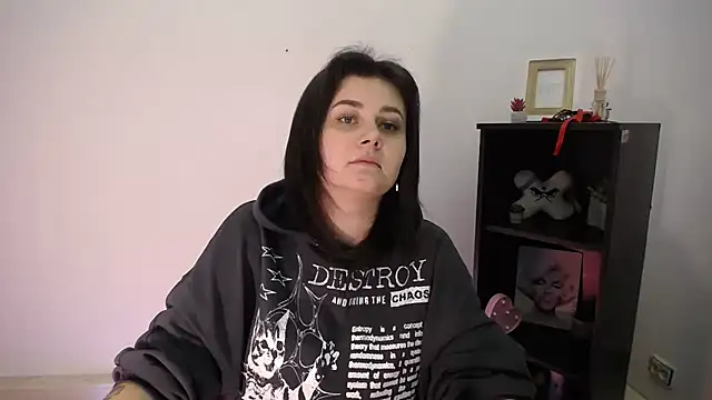 Katrin kiss  online show from 12.14.25