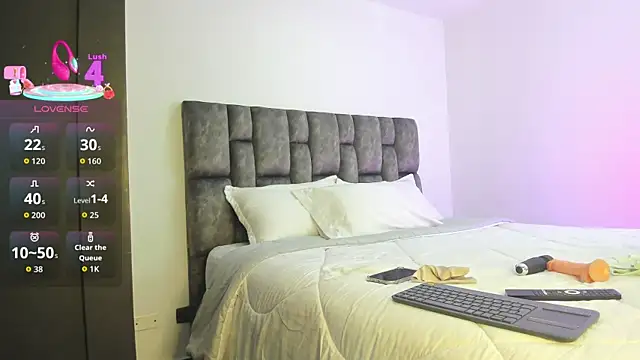 Snapshot of arianna_000 chatting on 09.13.25 arianna 000 online show from 09.13.25