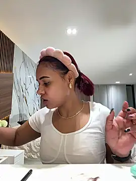Snapshot of DollyBrowncc chatting on 06.19.26 DollyBrowncc online show from 06.19.26