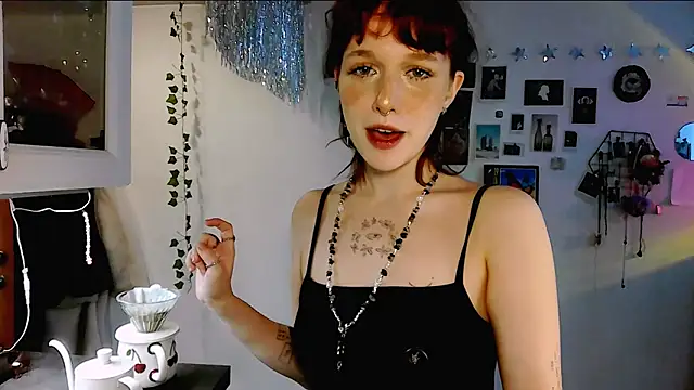 LeelooYolo online show from 04.17.26