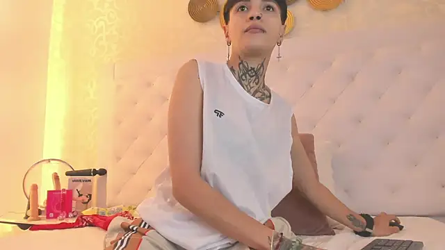 Snapshot of b3k_afrodict chatting on 02.10.26 b3k afrodict online show from 02.10.26