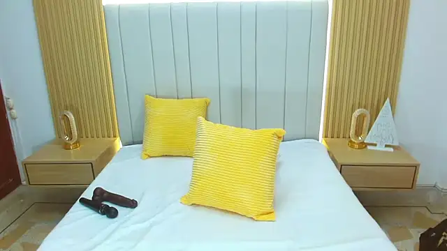 WildScarlet online show from 12.14.25