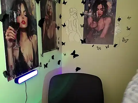 Snapshot of LadyAlice_ chatting on 10.10.25 LadyAlice online show from 10.10.25