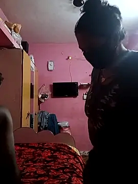 Snapshot of biggbobbsgirl chatting on 11.12.25 biggbobbsgirl online show from 11.12.25