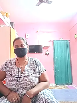 Snapshot of biggbobbsgirl chatting on 11.18.25 biggbobbsgirl online show from 11.18.25