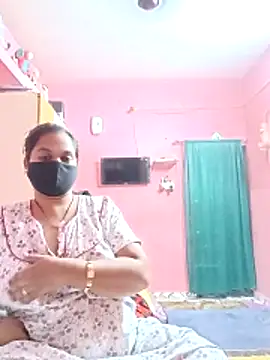 Snapshot of biggbobbsgirl chatting on 12.05.25 biggbobbsgirl online show from 12.05.25